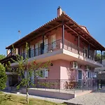 Modern Retreat Near Ancient Olympia And Sandy Daire