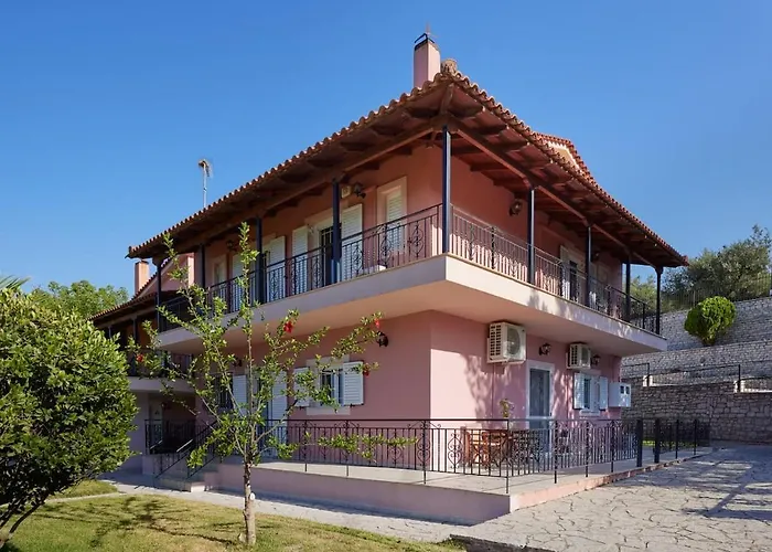 Modern Retreat Near Ancient Olympia And Sandy Apartament