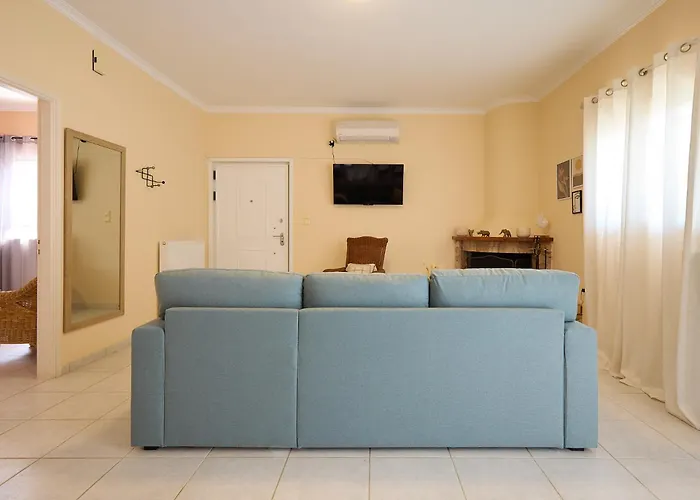 Modern Retreat Near Ancient Olympia And Sandy Daire *